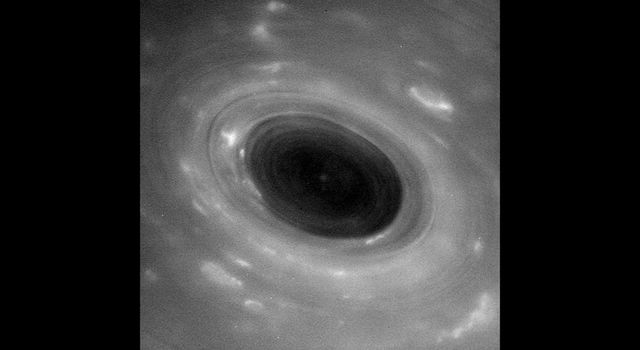 Unprocessed image shows features in Saturn's atmosphere