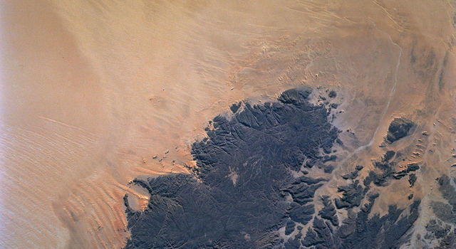 Sahara harbor fresh water aquifers