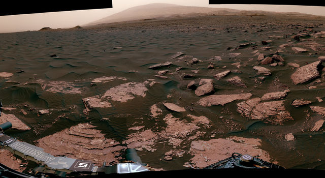 Panorama with Active Linear Dune in Gale Crater, Mars