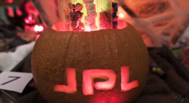 NASA/JPL Pumpkin Design Contest 2016 - JPL Mars Bars Pumpkin