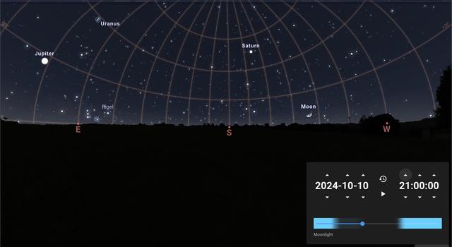 A computer animaged image of the night sky in sky mapping software. A flat horizon with a centered red letter S to indicate south sits below a starry night sky. A red W indicating west is on the horizon to the right and a red E indicating east is on the h