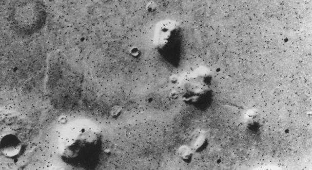 Viking 1 image of Mars featuring a shadow illustion that looks like a face.